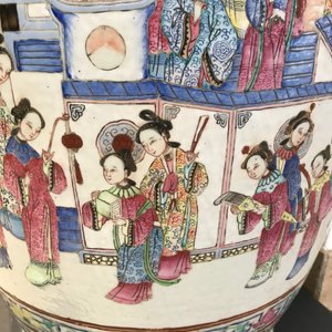 Een grote Chinese famille rose vaas met hofscènes, 19e eeuw — foto 13