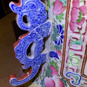 Een grote Chinese famille rose vaas met hofscènes, 19e eeuw — foto 8