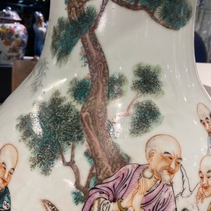 Een grote Chinese famille rose vaas met onsterfelijken, Republiek — foto 15