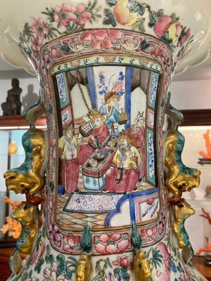 Een grote Chinese famille rose vaas met paleisscènes, 19e eeuw — foto 13