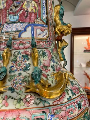 Een grote Chinese famille rose vaas met paleisscènes, 19e eeuw — foto 14