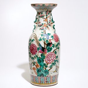 Een grote Chinese famille rose vaas met vogels en bloemen, 19e eeuw — foto 1