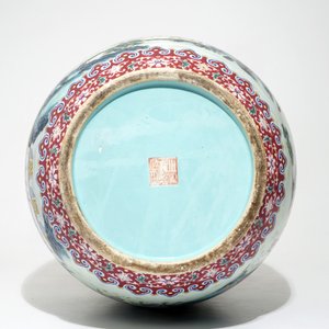 Een grote Chinese famille rose vaas, Qianlong merk, 19/20e eeuw — foto 6