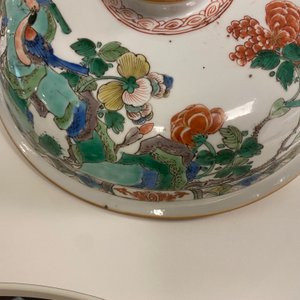 Een grote Chinese famille verte dekselpot, Kangxi — foto 11