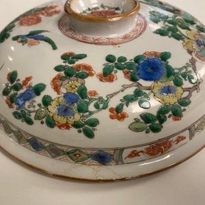 Een grote Chinese famille verte dekselpot, Kangxi — foto 12