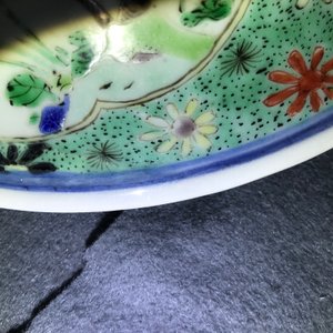 Een grote Chinese famille verte dekselvaas met figuren in rivierlandschappen, Kangxi — foto 18