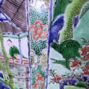 Een grote Chinese famille verte dekselvaas met figuren in rivierlandschappen, Kangxi — foto 37