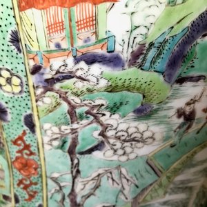 Een grote Chinese famille verte dekselvaas met figuren in rivierlandschappen, Kangxi — foto 41