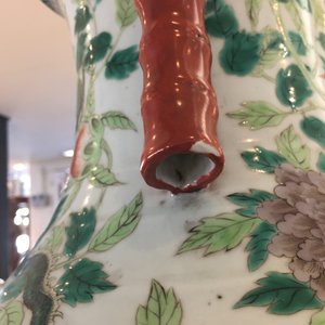 Een grote Chinese famille verte hu vaas met draken, 19e eeuw — foto 15