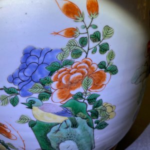 Een grote Chinese famille verte jardinière en een rouleau vaas, 19e eeuw — foto 24