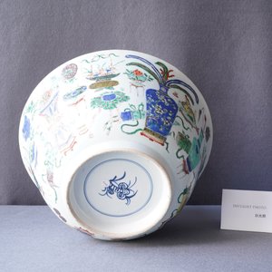 Een grote Chinese famille verte kom met antiquiteiten, Kangxi — foto 11