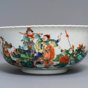 Een grote Chinese famille verte kom met decor van strijders, 19e eeuw — foto 5