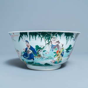 Een grote Chinese famille verte kom met figuratief decor, Kangxi — foto 2