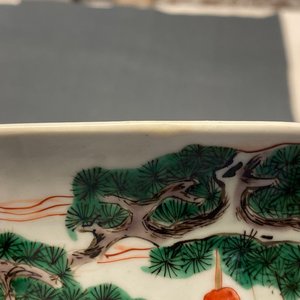 Een grote Chinese famille verte kom met figuratief decor, Kangxi — foto 29