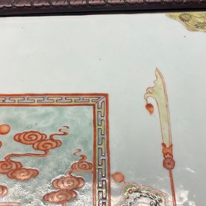 Een grote Chinese famille verte plaquette in gesculpteerde houten lijst, 19e eeuw — foto 13