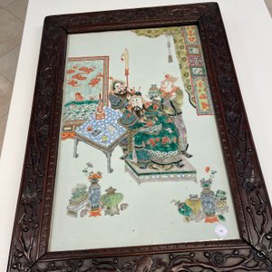 Een grote Chinese famille verte plaquette in gesculpteerde houten lijst, 19e eeuw — foto 23