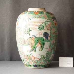 Een grote Chinese famille verte pot met mythische dieren, Kangxi — foto 10