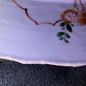 Een grote Chinese famille verte schotel met 'Drie vrienden van de winter', Kangxi — foto 11