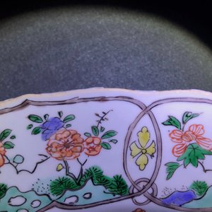 Een grote Chinese famille verte schotel met 'Drie vrienden van de winter', Kangxi — foto 6
