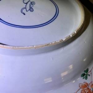 Een grote Chinese famille verte schotel met 'Drie vrienden van de winter', Kangxi — foto 7