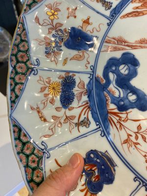 Een grote Chinese famille verte schotel met een koppel in een koets, Kangxi — foto 7