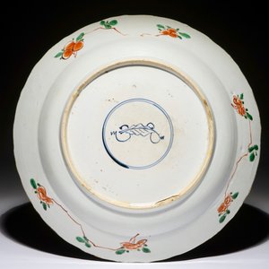 Een grote Chinese famille verte schotel met qilin en feniks decor, Kangxi — foto 2