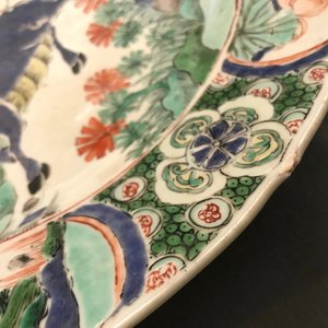 Een grote Chinese famille verte schotel met qilin en feniks decor, Kangxi — foto 7
