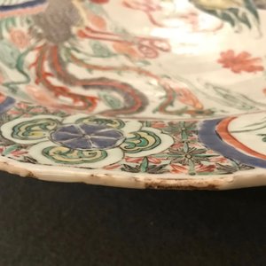 Een grote Chinese famille verte schotel met qilin en feniks decor, Kangxi — foto 9