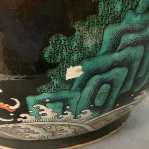 Een grote Chinese famille verte tianqiu ping vaas met draken op zwarte fondkleur, 19e eeuw — foto 11