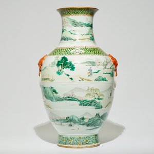 Een grote Chinese famille verte vaas met landschapsdecor en kalligrafie, 19e eeuw — foto 3