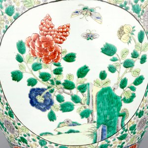 Een grote Chinese famille verte viskom met fabeldieren, 19e eeuw — foto 5
