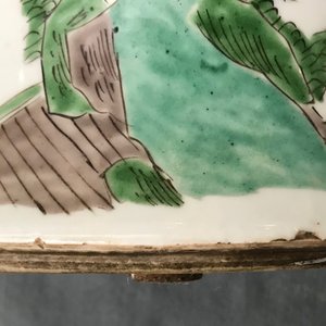 Een grote Chinese famille verte yenyen vaas met figuratief decor rondom, Kangxi — foto 15