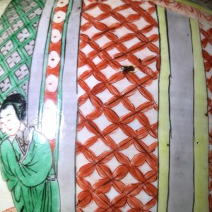 Een grote Chinese famille verte yenyen vaas met figuratief decor rondom, Kangxi — foto 30