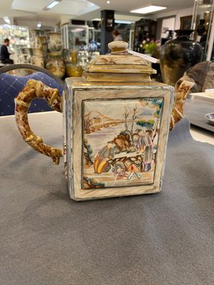 Een grote Chinese faux-bamboe theepot met mandarijns decor, Qianlong — foto 4