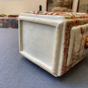 Een grote Chinese faux-bamboe theepot met mandarijns decor, Qianlong — foto 16