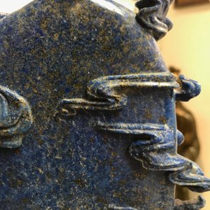 Een grote Chinese figuur van Guanyin in lapis lazuli, 20e eeuw — foto 15
