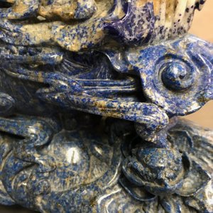 Een grote Chinese figuur van Guanyin in lapis lazuli, 20e eeuw — foto 33