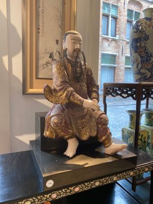 Een grote Chinese gelakte en gepolychromeerde houten sculptuur van Guandi, 18e eeuw — foto 2