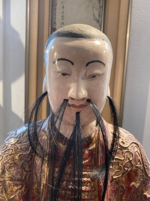 Een grote Chinese gelakte en gepolychromeerde houten sculptuur van Guandi, 18e eeuw — foto 5