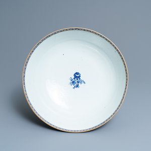 Een grote Chinese gemonogrammeerde exportporseleinen kom met bijhorende schotel, Qianlong — foto 8
