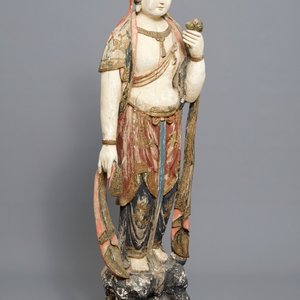 Een grote Chinese gepolychromeerd houten sculptuur van Guanyin, 18/19e eeuw — foto 1