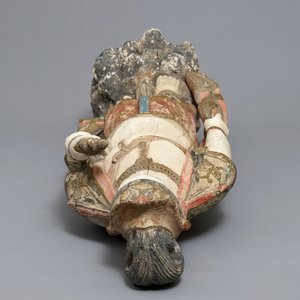 Een grote Chinese gepolychromeerd houten sculptuur van Guanyin, 18/19e eeuw — foto 6