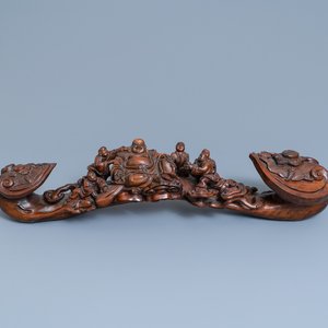 Een grote Chinese gesculpteerde houten ruyi scepter, 19e eeuw — foto 1