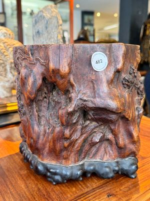 Een grote Chinese gestoken huanghuali houten penselenpot met Taoïstisch decor, 17/18e eeuw — foto 19
