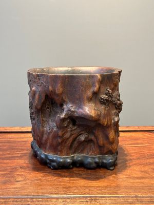 Een grote Chinese gestoken huanghuali houten penselenpot met Taoïstisch decor, 17/18e eeuw — foto 3