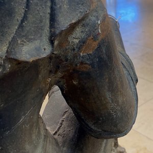 Een grote Chinese gietijzeren figuur van Guanyin met opschrift op de rug, Ming/Qing — foto 25