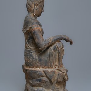 Een grote Chinese gietijzeren figuur van Guanyin met opschrift op de rug, Ming/Qing — foto 3