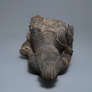 Een grote Chinese gietijzeren figuur van Guanyin met opschrift op de rug, Ming/Qing — foto 6