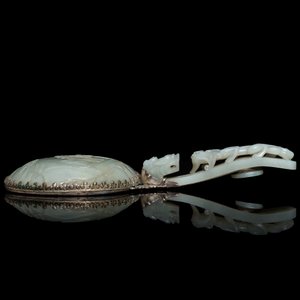 Een grote Chinese handspiegel met jade en zilver, Qing — foto 3