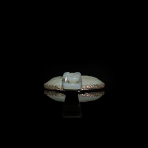 Een grote Chinese handspiegel met jade en zilver, Qing — foto 4